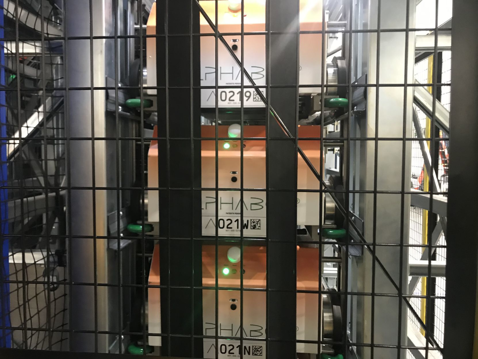 A robot that can move vertically and horizontally on its own